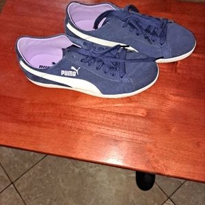 PUMA  6 1/2 suede navy blue tennis.